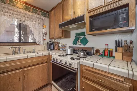 Kitchen - 723 Summit #1, Big Bear Lake, CA 92315 photo 3 of 3