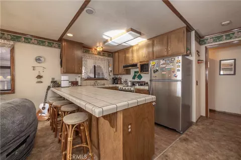 Kitchen - 723 Summit #1, Big Bear Lake, CA 92315 photo 1 of 3