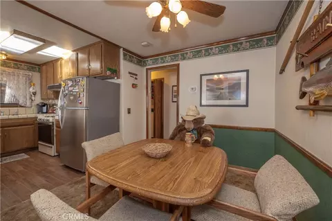 Dining - 723 Summit #1, Big Bear Lake, CA 92315 photo 3 of 3