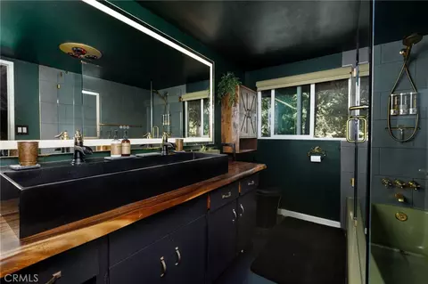 Bath - 24611 Valle, Crestline, CA 92325 photo 3 of 3