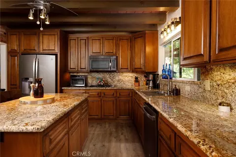 Kitchen - 24611 Valle, Crestline, CA 92325 photo 2 of 2