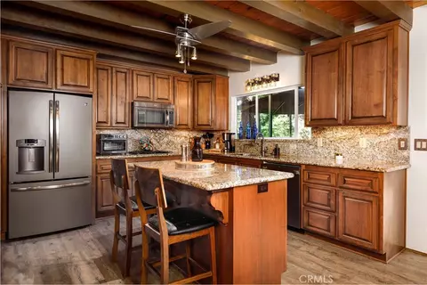 Kitchen - 24611 Valle, Crestline, CA 92325 photo 1 of 2
