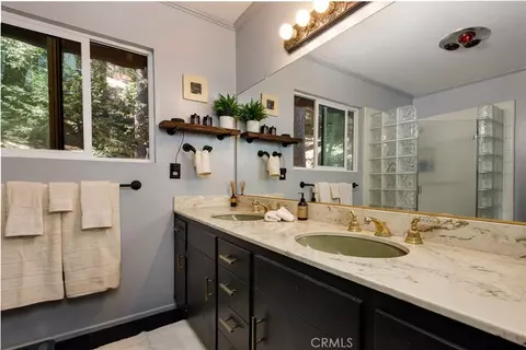 Bath - 24611 Valle, Crestline, CA 92325 photo 1 of 3
