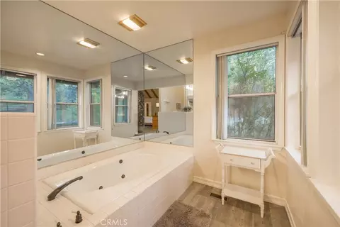 Bath - 42143 Winter Park Dr, Big Bear Lake, CA 92315 photo 4 of 7