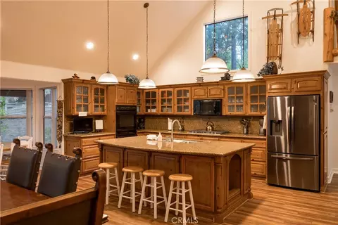 Kitchen - 42143 Winter Park Dr, Big Bear Lake, CA 92315 photo 1 of 4