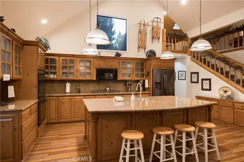 Kitchen - 42143 Winter Park Dr, Big Bear Lake, CA 92315 photo 2 of 4