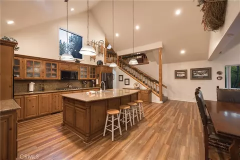Kitchen - 42143 Winter Park Dr, Big Bear Lake, CA 92315 photo 3 of 4
