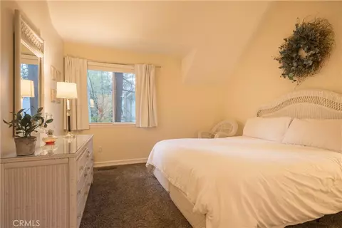 Bedroom - 42143 Winter Park Dr, Big Bear Lake, CA 92315 photo 6 of 13
