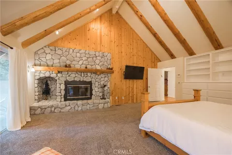 Bedroom - 42143 Winter Park Dr, Big Bear Lake, CA 92315 photo 1 of 13