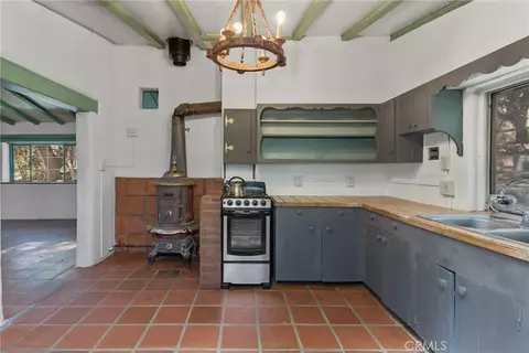 Kitchen - 39922 Pine Bench Rd, Oak Glen, CA 92399 photo 1 of 1