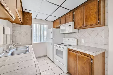 Kitchen - 1735 E Washington F14 #F14, Colton, CA 92324 photo 2 of 2