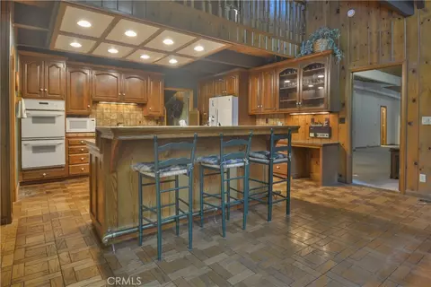 Kitchen - 26472 Hillcrest, Lake Arrowhead, CA 92352 photo 2 of 2