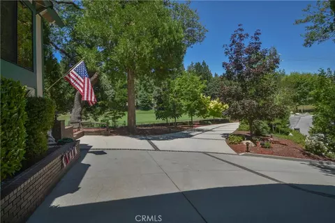Exterior - 26472 Hillcrest, Lake Arrowhead, CA 92352 photo 2 of 27