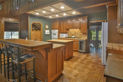 Kitchen - 26472 Hillcrest, Lake Arrowhead, CA 92352 photo 1 of 2