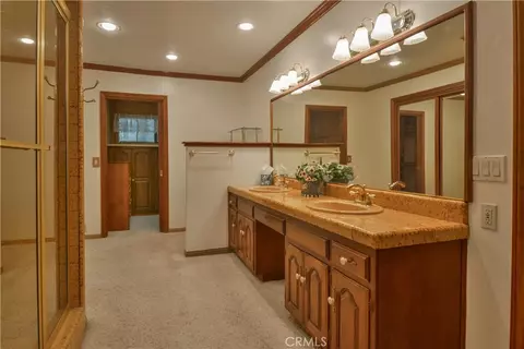 Bath - 26472 Hillcrest, Lake Arrowhead, CA 92352 photo 2 of 5