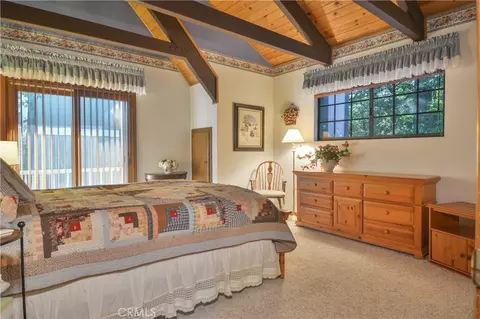 Bedroom - 26472 Hillcrest, Lake Arrowhead, CA 92352 photo 2 of 3