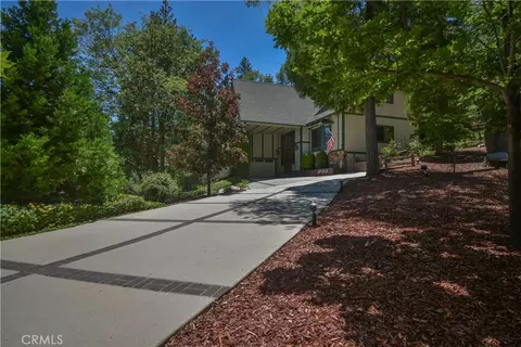 Exterior - 26472 Hillcrest, Lake Arrowhead, CA 92352 photo 17 of 27