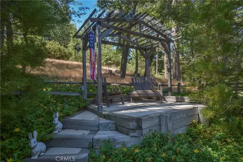 Exterior - 26472 Hillcrest, Lake Arrowhead, CA 92352 photo 7 of 27