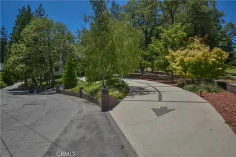 Exterior - 26472 Hillcrest, Lake Arrowhead, CA 92352 photo 10 of 27