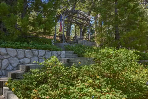 Exterior - 26472 Hillcrest, Lake Arrowhead, CA 92352 photo 18 of 27