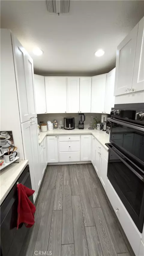 Kitchen - 13491 Iroquois, Apple Valley, CA 92308 photo 5 of 10