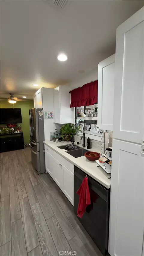 Kitchen - 13491 Iroquois, Apple Valley, CA 92308 photo 10 of 10