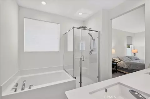 Bath - 736 Augusta Dr, Perris, CA 92571 photo 2 of 2