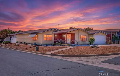 449 Crown Ridge Rd, Perris, CA 92570 photo 2