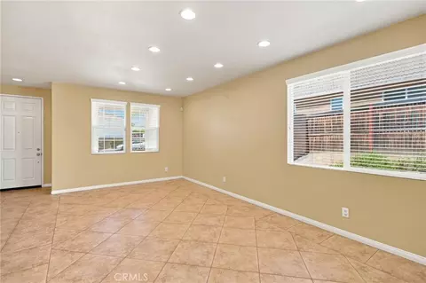Living - 19316 Aspenleaf, Perris, CA 92570 photo 9 of 11