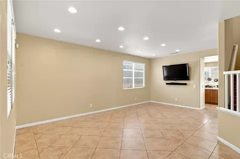 Living - 19316 Aspenleaf, Perris, CA 92570 photo 3 of 11