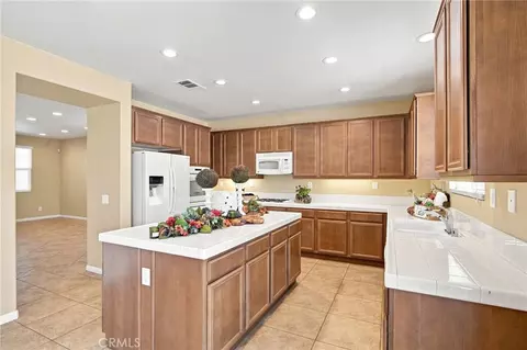 Kitchen - 19316 Aspenleaf, Perris, CA 92570 photo 3 of 4