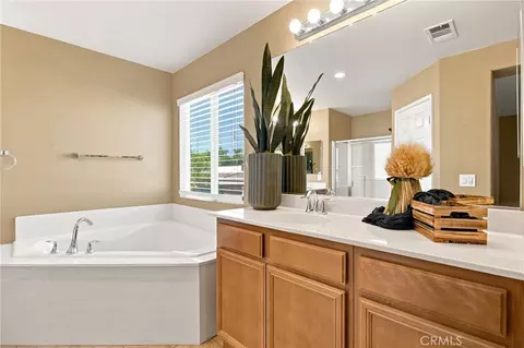 Bath - 19316 Aspenleaf, Perris, CA 92570 photo 1 of 4