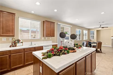 Kitchen - 19316 Aspenleaf, Perris, CA 92570 photo 2 of 4