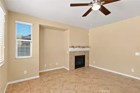 Living - 19316 Aspenleaf, Perris, CA 92570 photo 8 of 11