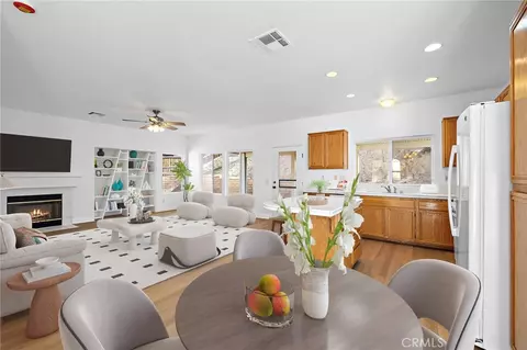 Living - 22009 Blondon Ct, Wildomar, CA 92595 photo 2 of 10