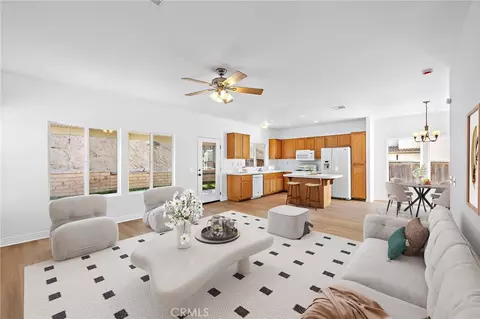Living - 22009 Blondon Ct, Wildomar, CA 92595 photo 4 of 10