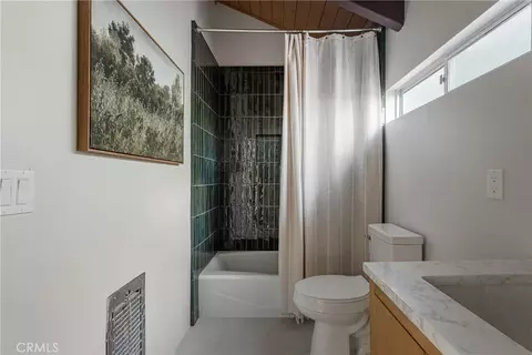 Bath - 1096 Nadelhorn Dr, Lake Arrowhead, CA 92352 photo 3 of 5