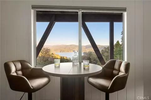 Dining - 1096 Nadelhorn Dr, Lake Arrowhead, CA 92352 photo 4 of 4