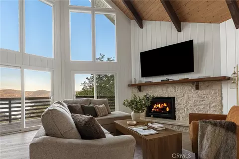 Living - 1096 Nadelhorn Dr, Lake Arrowhead, CA 92352 photo 2 of 4
