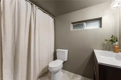 Bath - 1096 Nadelhorn Dr, Lake Arrowhead, CA 92352 photo 4 of 5