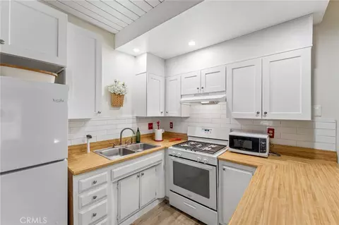 Kitchen - 33060 Keller Dr, Running Springs, CA 92382 photo 2 of 2
