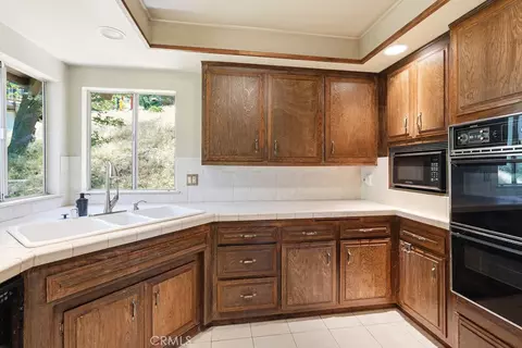 Kitchen - 320 Delle, Crestline, CA 92325 photo 4 of 4