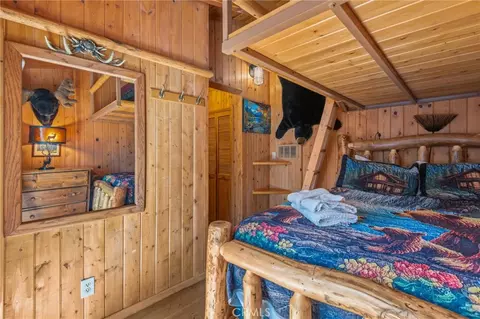 Bedroom - 40697 Beaver Ln, Big Bear Lake, CA 92315 photo 6 of 7
