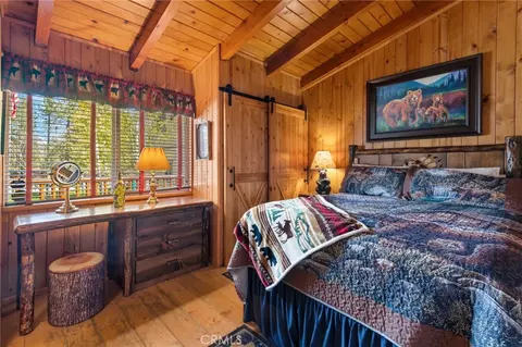 Bedroom - 40697 Beaver Ln, Big Bear Lake, CA 92315 photo 2 of 7