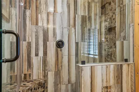 Bath - 40697 Beaver Ln, Big Bear Lake, CA 92315 photo 3 of 4