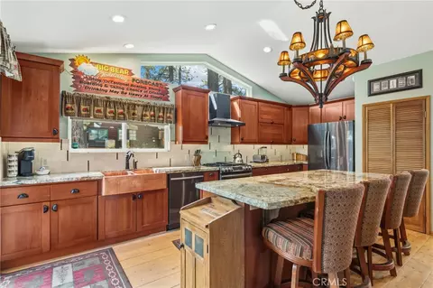 Kitchen - 40697 Beaver Ln, Big Bear Lake, CA 92315 photo 1 of 6