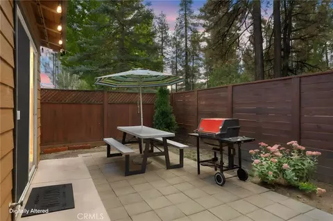 Exterior - 40697 Beaver Ln, Big Bear Lake, CA 92315 photo 6 of 11