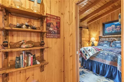 Bedroom - 40697 Beaver Ln, Big Bear Lake, CA 92315 photo 1 of 7