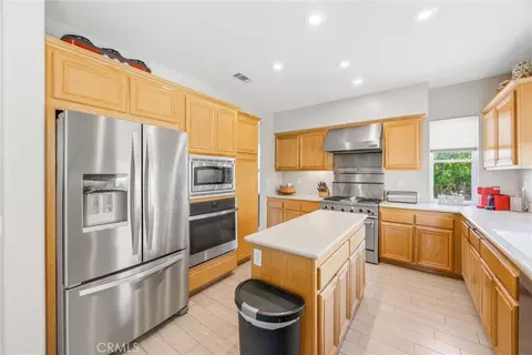 Kitchen - 36306 Cherrywood, Yucaipa, CA 92399 photo 3 of 5