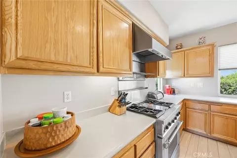 Kitchen - 36306 Cherrywood, Yucaipa, CA 92399 photo 4 of 5